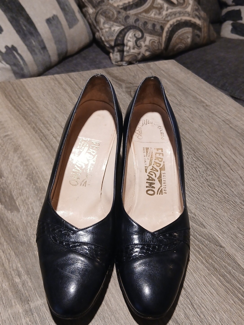 VTG Salvatore Ferragamo Navy Blue Leather Pumps Mid Heel Size 8.5